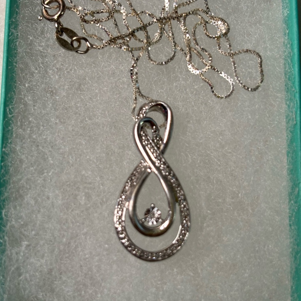 Kay Jewelers Sterling Silver Diamond Accent Eternity Pendant w/chain